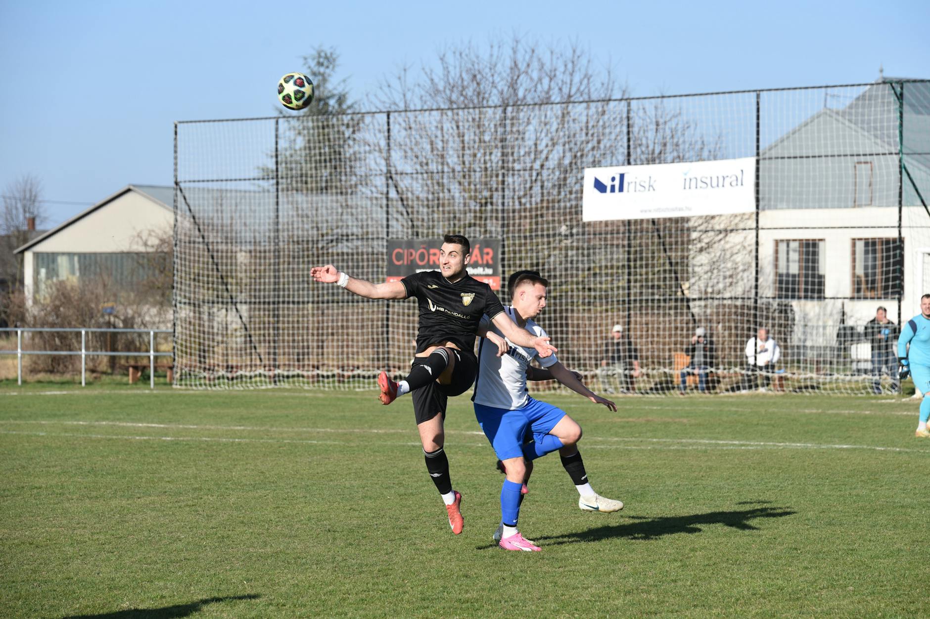 Stadion lekkoatletyczny w Obrzycku podczas zawodów sportowych