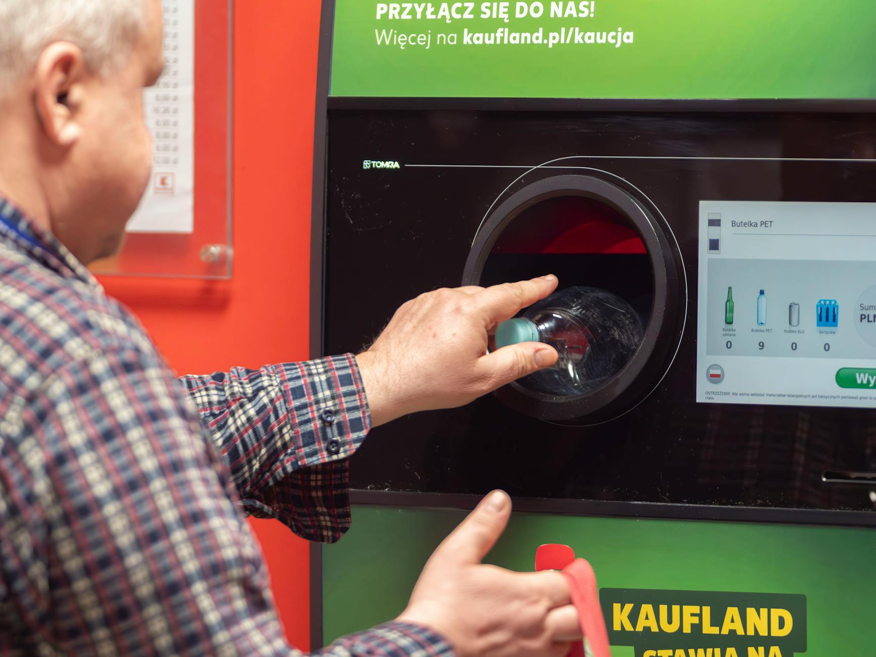 Ilustracja przedstawiająca kolorowe pojemniki do segregacji odpadów w Obrzycku
